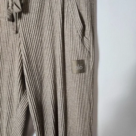 Alo Yoga Size M Muse Ribbed Knit Jogger Sweatpants Lounge Taupe - Picture 3 of 10